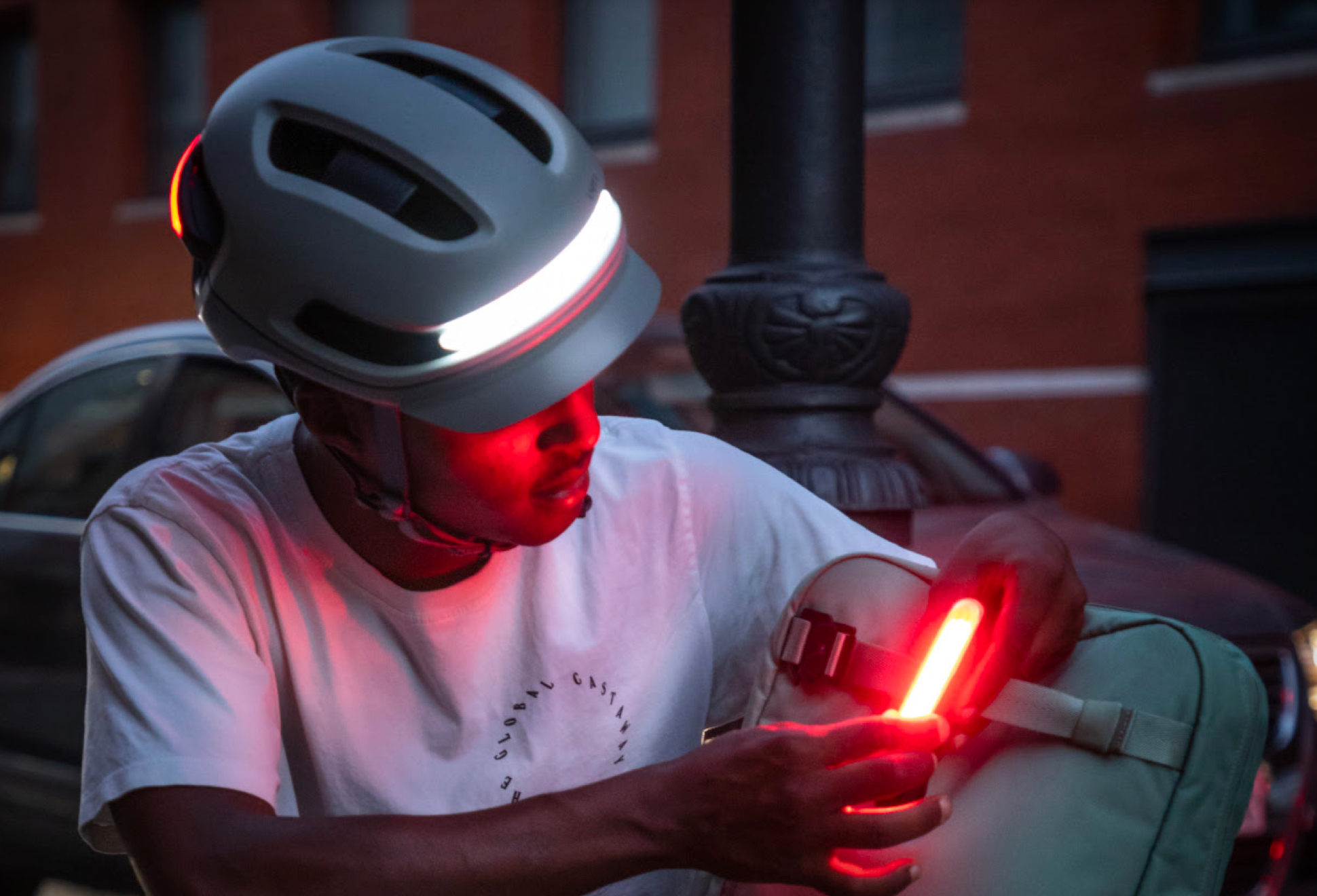 Aura Smart Cycling Helmet | Image